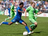 Genoveva Anonma und Josephine Henning im Zweikampf (Foto: Sascha Pfeiler - girlsplay.de)